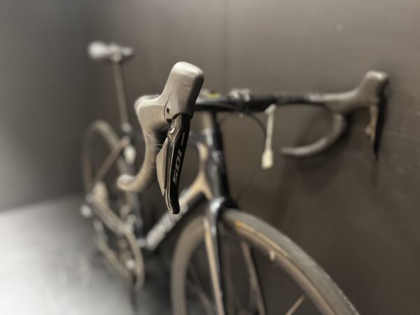 Giant TCR 105 Di2 Carbon Disc Road Bike - Medium - 2023 - Image 2