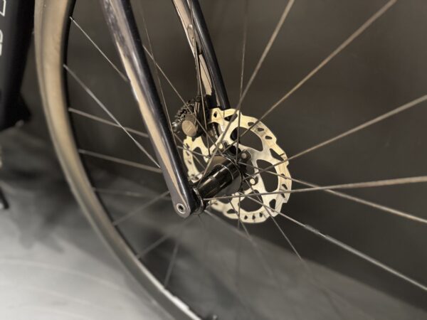 Giant TCR 105 Di2 Carbon Disc Road Bike - Medium - 2023 - Image 4