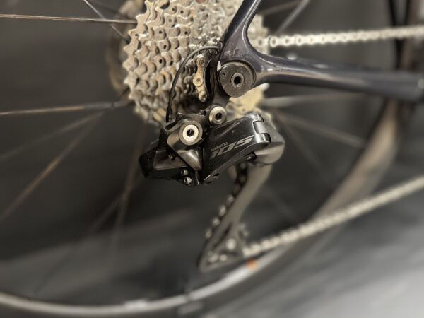 Giant TCR 105 Di2 Carbon Disc Road Bike - Medium - 2023 - Image 7