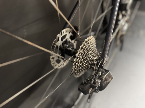 Giant TCR 105 Di2 Carbon Disc Road Bike - Medium - 2023 - Image 8