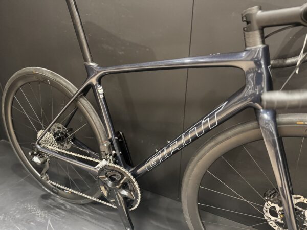 Giant TCR 105 Di2 Carbon Disc Road Bike - Medium - 2023 - Image 10