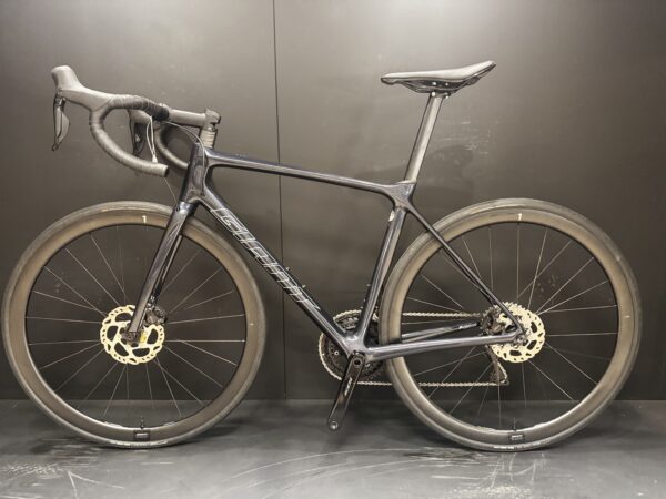 Giant TCR 105 Di2 Carbon Disc Road Bike - Medium - 2023 - Image 12