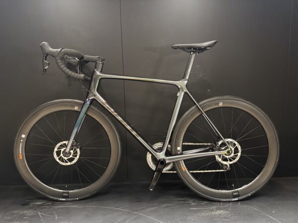 Giant TCR Advanced pro Carbon Disc Road Bike Rival AXS - Large - 2021 - Image 13