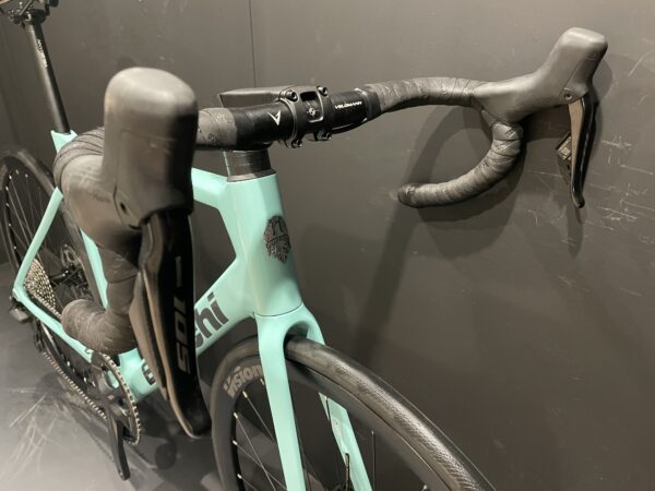 Bianchi Sprint 105 Di2 Carbon Disc Road Bike 2024 - 57cm - Image 3