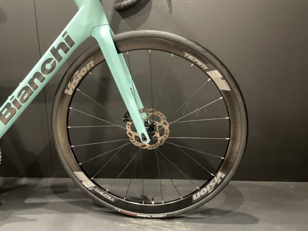 Bianchi Sprint 105 Di2 Carbon Disc Road Bike 2024 - 57cm - Image 4