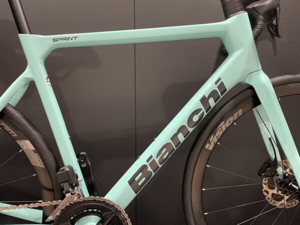 Bianchi Sprint 105 Di2 Carbon Disc Road Bike 2024 - 57cm - Image 6