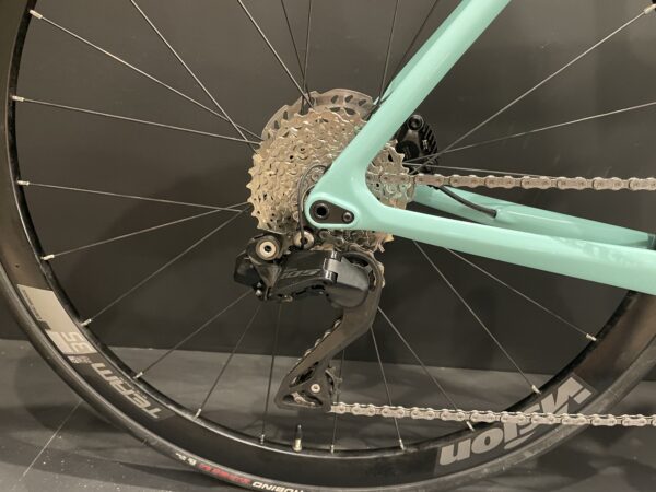 Bianchi Sprint 105 Di2 Carbon Disc Road Bike 2024 - 57cm - Image 8