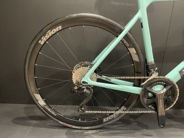 Bianchi Sprint 105 Di2 Carbon Disc Road Bike 2024 - 57cm - Image 9