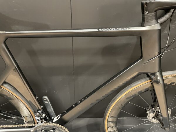 Canyon Aeroad CF SL 8.0 Carbon Disc Road Bike 2019 - 2XL - Image 2
