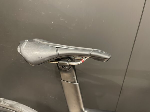 Trek Madone SLR 7 Gen 7 Di2 Carbon Disc Road Bike 2023 - 54cm - Image 11