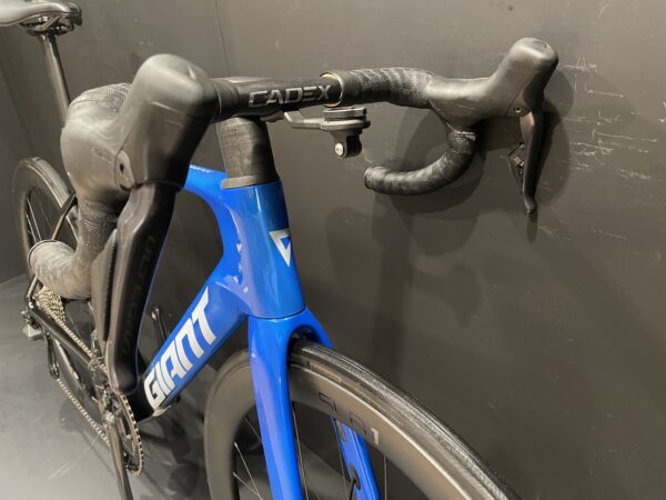 Giant Propel Advanced Pro 0 Di2 & P/M Carbon Disc Road Bike 2024 - Medium - Image 3