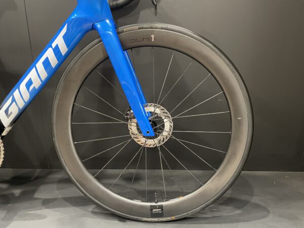 Giant Propel Advanced Pro 0 Di2 & P/M Carbon Disc Road Bike 2024 - Medium - Image 4
