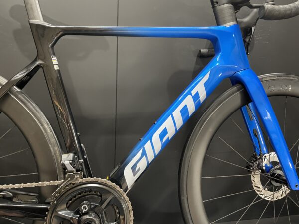 Giant Propel Advanced Pro 0 Di2 & P/M Carbon Disc Road Bike 2024 - Medium - Image 6