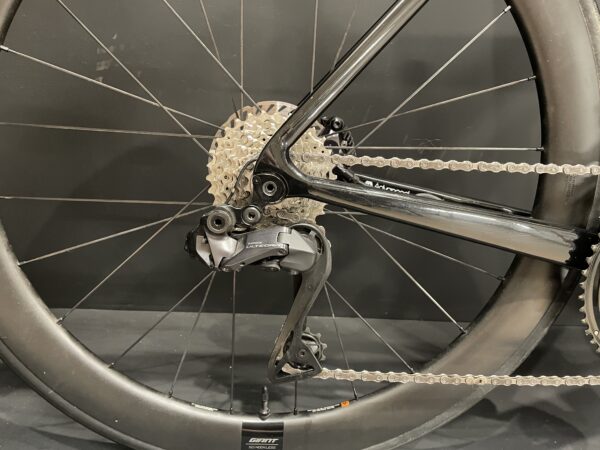 Giant Propel Advanced Pro 0 Di2 & P/M Carbon Disc Road Bike 2024 - Medium - Image 8