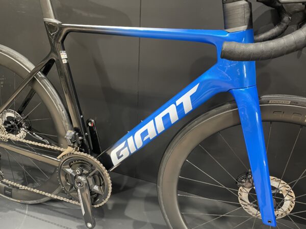Giant Propel Advanced Pro 0 Di2 & P/M Carbon Disc Road Bike 2024 - Medium - Image 13