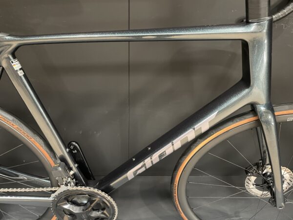 Giant TCR Advanced 1 105 Di2 Carbon Disc Road Bike 2024 - XL - Upgraded - Image 2