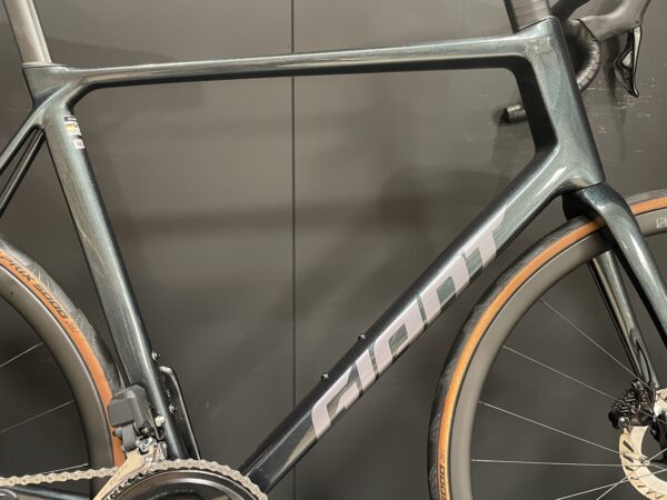 Giant TCR Advanced 1 105 Di2 Carbon Disc Road Bike 2024 - XL - Upgraded - Image 6