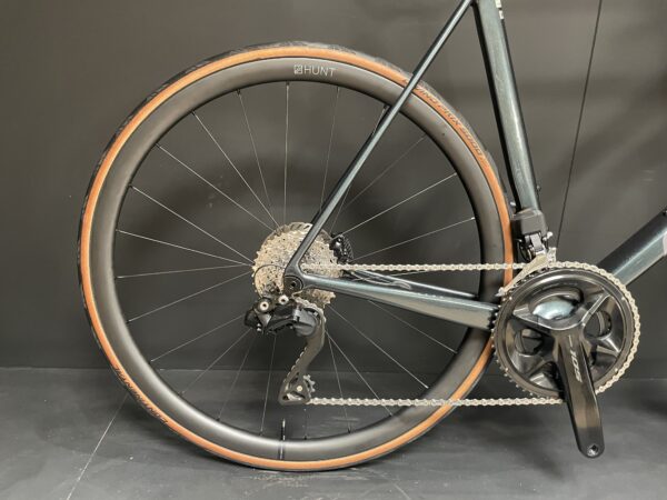 Giant TCR Advanced 1 105 Di2 Carbon Disc Road Bike 2024 - XL - Upgraded - Image 9