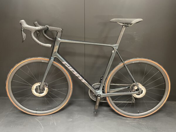 Giant TCR Advanced 1 105 Di2 Carbon Disc Road Bike 2024 - XL - Upgraded - Image 14