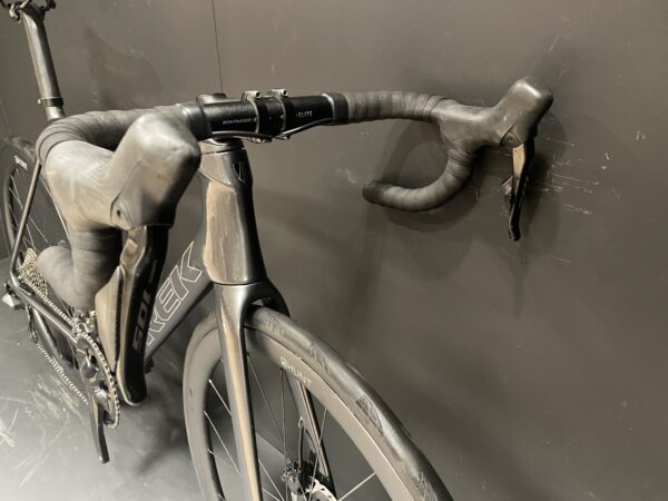 Trek Emonda SL6 Pro 105 Di2 Carbon Disc Road Bike 2023 - 58cm - Upgraded - Image 3