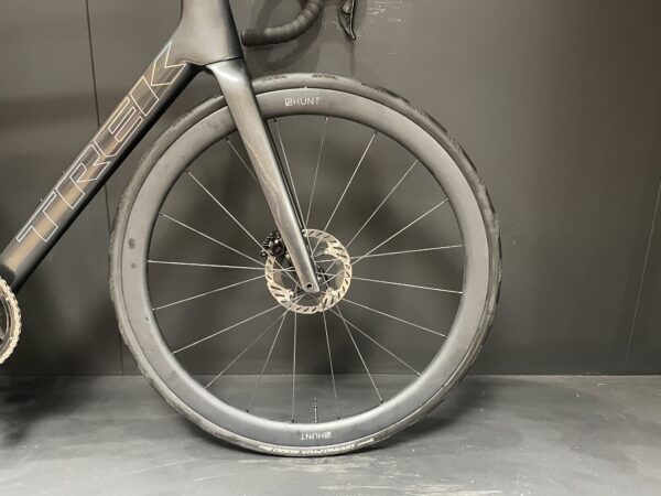 Trek Emonda SL6 Pro 105 Di2 Carbon Disc Road Bike 2023 - 58cm - Upgraded - Image 4