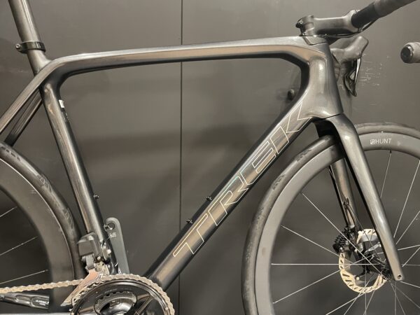 Trek Emonda SL6 Pro 105 Di2 Carbon Disc Road Bike 2023 - 58cm - Upgraded - Image 6