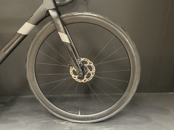 Cannondale Supersix 105 Di2 Carbon Disc Road Bike 2023 - 54cm - Image 4
