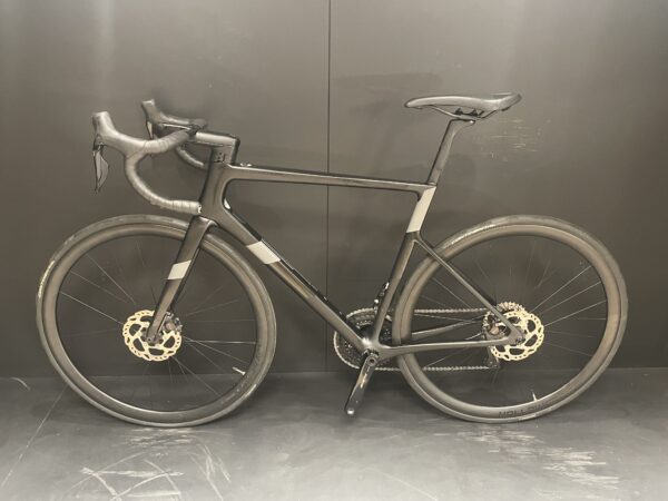 Cannondale Supersix 105 Di2 Carbon Disc Road Bike 2023 - 54cm - Image 13