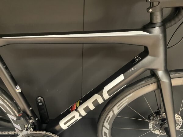 BMC Teammachine SLR Seven Di2 Carbon Disc Road Bike 2023 - 54cm - Upgraded - Image 2