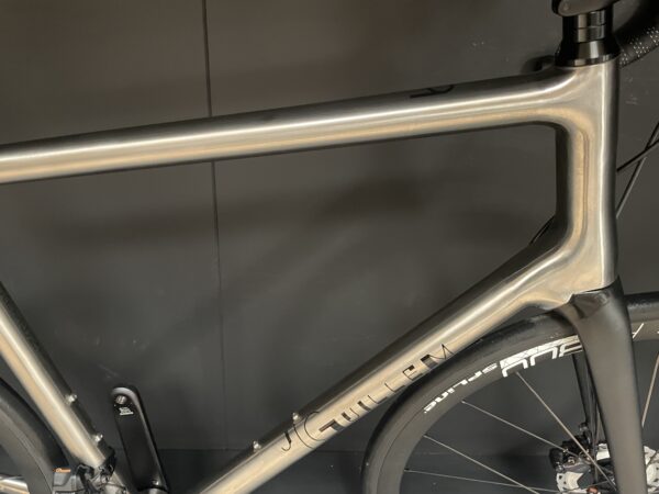 J. Guillem Orient Ultegra Di2 Titanium Disc Road Bike 2022 - 58cm - Image 2