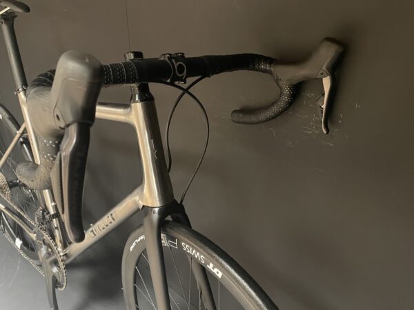 J. Guillem Orient Ultegra Di2 Titanium Disc Road Bike 2022 - 58cm - Image 3