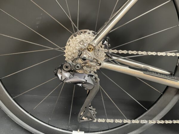 J. Guillem Orient Ultegra Di2 Titanium Disc Road Bike 2022 - 58cm - Image 8