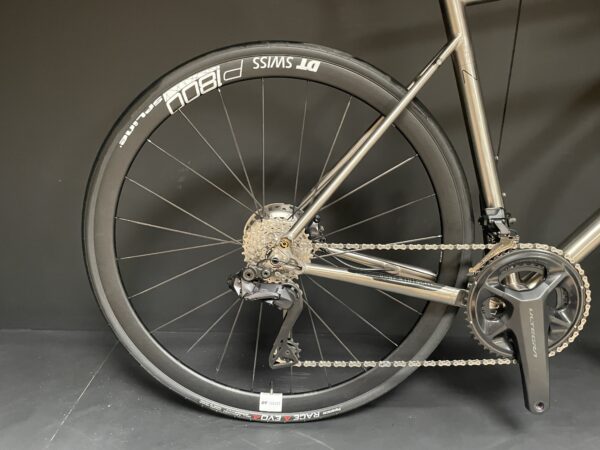 J. Guillem Orient Ultegra Di2 Titanium Disc Road Bike 2022 - 58cm - Image 9