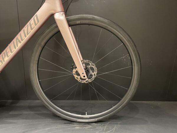 Specialized Roubaix SL8 Sport 105 Carbon Disc Road Bike 2025 - 61cm - Image 4