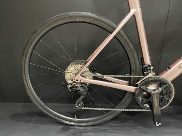 Specialized Roubaix SL8 Sport 105 Carbon Disc Road Bike 2025 - 61cm - Image 8