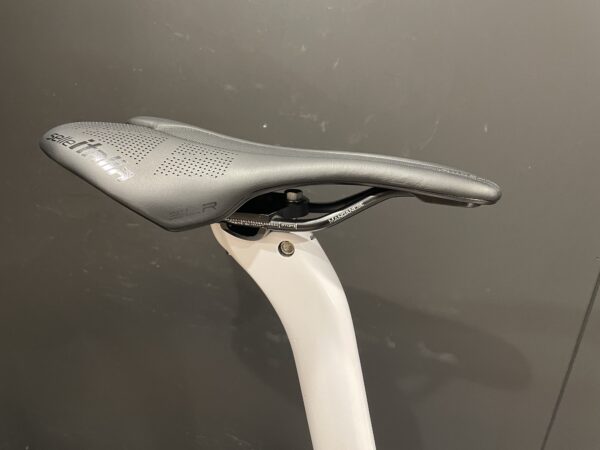Custom Pinarello Prince ‘Lest We Forget’ Ultegra Di2 Carbon Disc Road Bike 2022 - 545mm - Upgraded - Image 12
