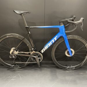 Giant Propel Advanced Pro 0 Di2 Carbon Disc Road Bike 2024 - M/L