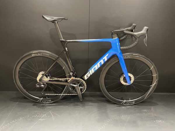 Giant Propel Advanced Pro 0 Di2 Carbon Disc Road Bike 2024 - M/L