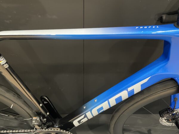Giant Propel Advanced Pro 0 Di2 Carbon Disc Road Bike 2024 - M/L - Image 2