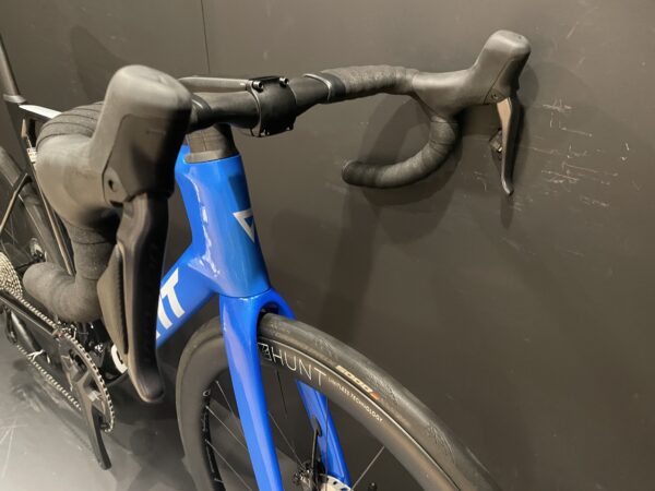 Giant Propel Advanced Pro 0 Di2 Carbon Disc Road Bike 2024 - M/L - Image 3