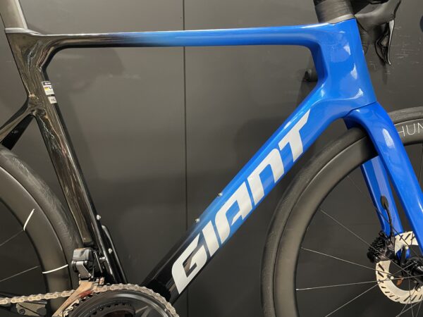 Giant Propel Advanced Pro 0 Di2 Carbon Disc Road Bike 2024 - M/L - Image 6