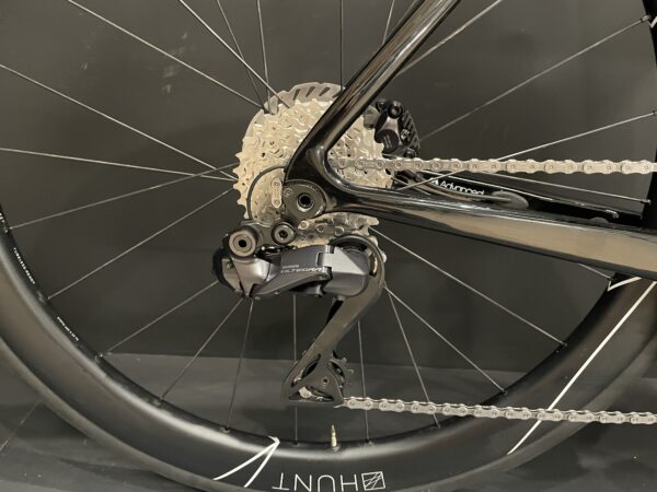 Giant Propel Advanced Pro 0 Di2 Carbon Disc Road Bike 2024 - M/L - Image 8