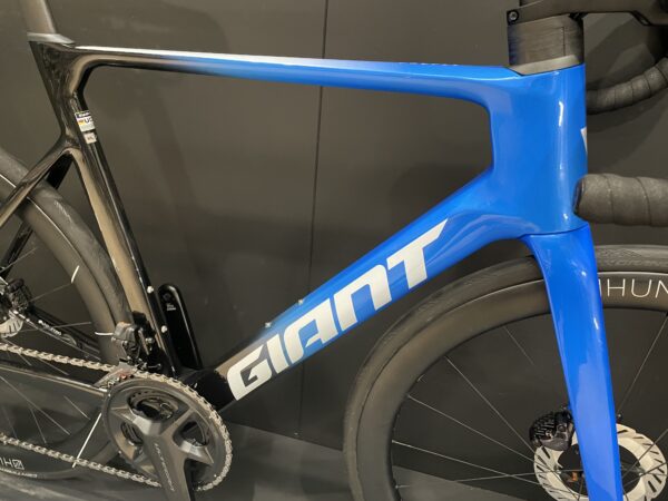 Giant Propel Advanced Pro 0 Di2 Carbon Disc Road Bike 2024 - M/L - Image 13