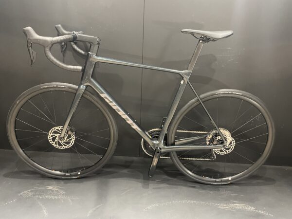 NEW Giant TCR Advanced 1 105 Di2 Carbon Disc Road Bike 2025 - Large - Image 14