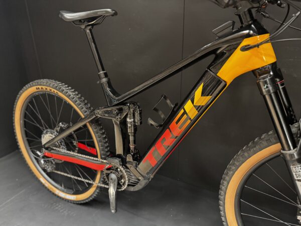 Trek Rail 9.8 Gen 3 Carbon Disc E-MTB 2023 - Large - 1013 Miles - Image 10