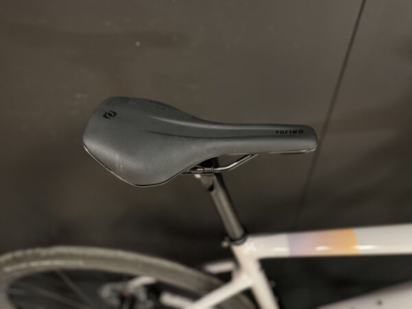 Scott Addict 30 105 Di2 Carbon Disc Road Bike 2025 - Small - Image 11
