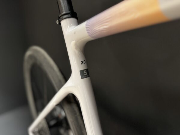 Scott Addict 30 105 Di2 Carbon Disc Road Bike 2025 - Small - Image 12