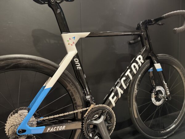Factor ONE Di2 Carbon Disc Road Bike 2020 - 58cm - Image 9