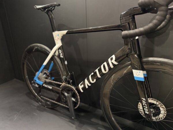 Factor ONE Di2 Carbon Disc Road Bike 2020 - 58cm - Image 11