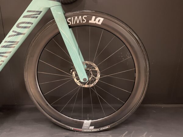 Canyon Aeroad CF SLX 7 AXS Carbon Disc Road Bike 2023 - Medium - Image 4